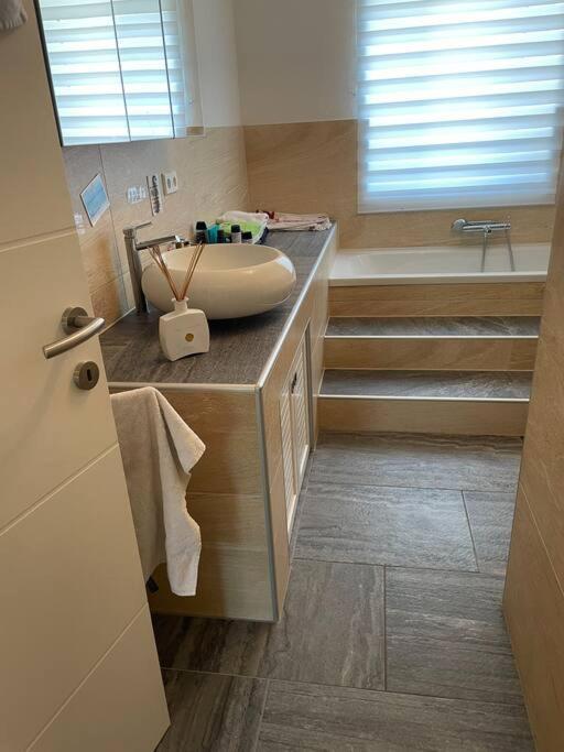 Moderne Wohnung Mit Stil Gross Gerungs Exterior foto